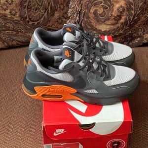 100% Auth Nike Air Max Excee Sneakers